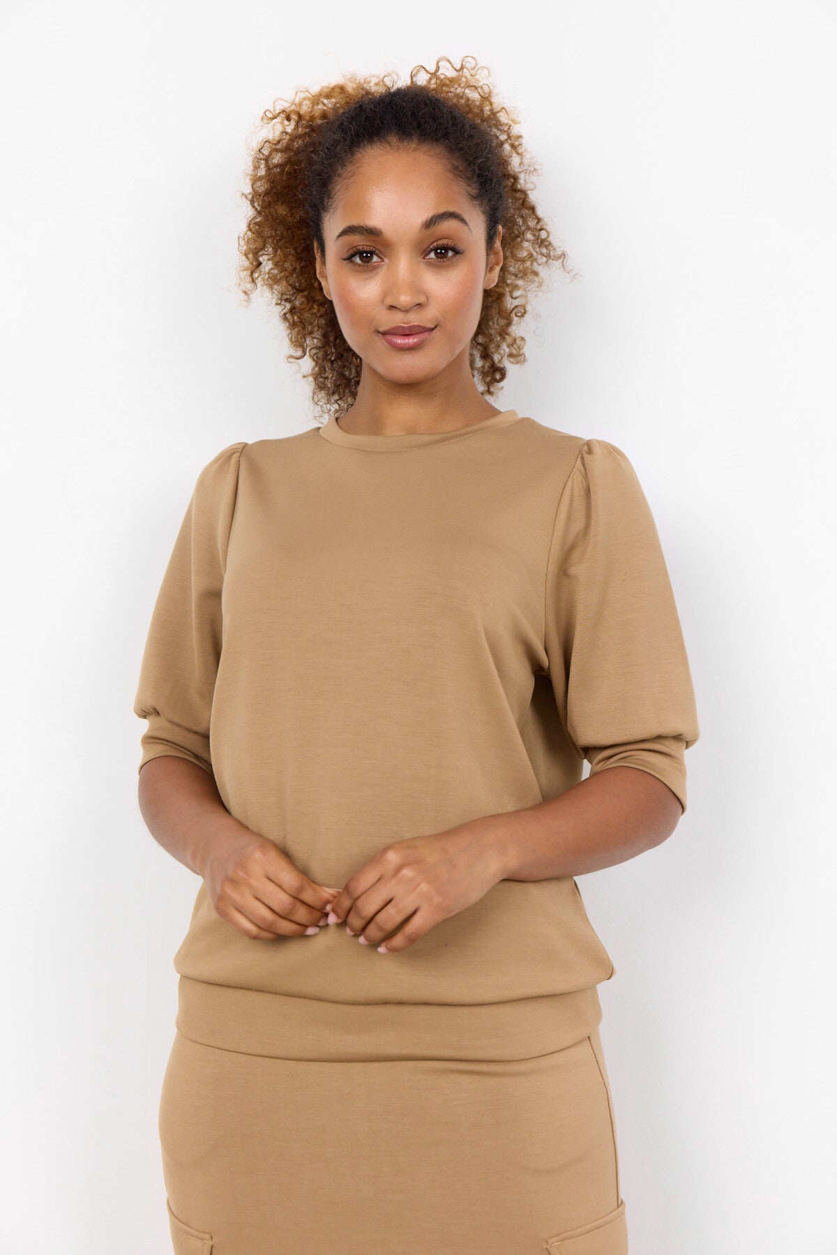 SC-BANU 83 Blus Camel