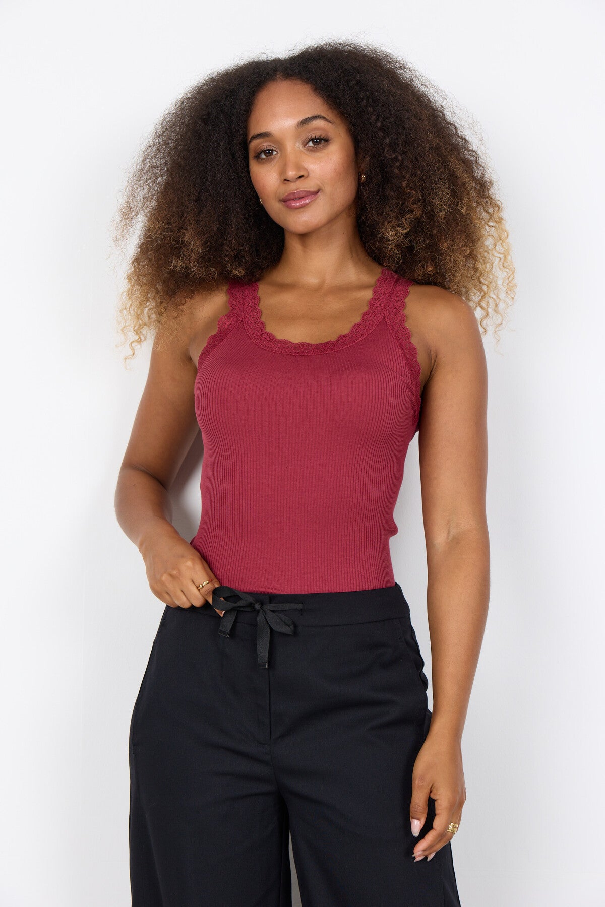 SC-SARONA 1 Topp Rubinröd