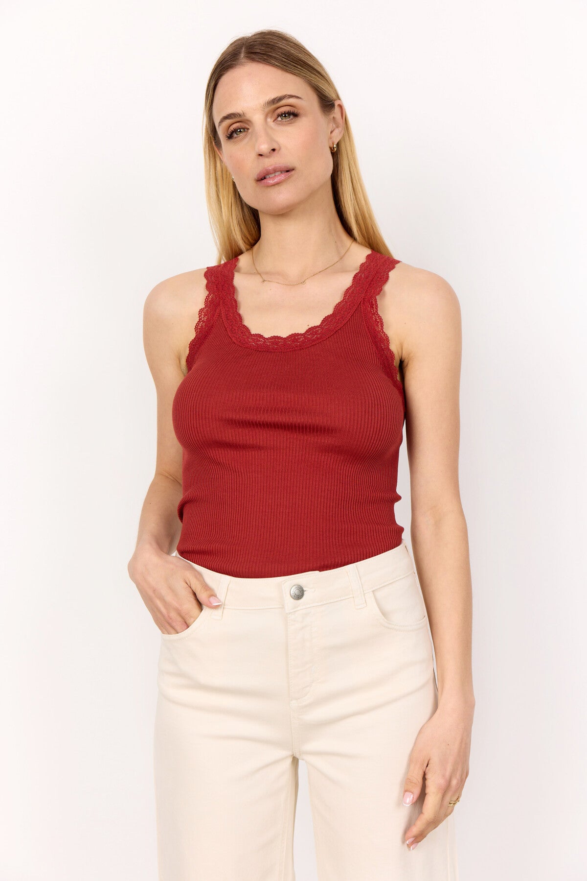 SC-SARONA 1 Topp Roströd