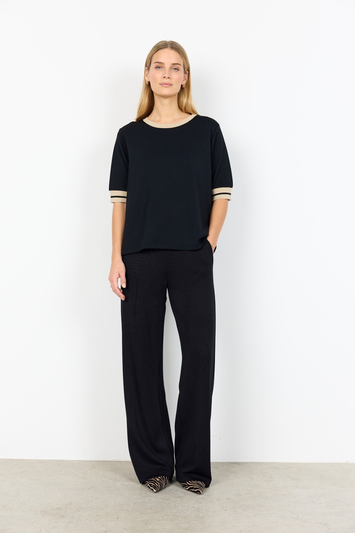 SC-BANU 286 Blus Svart